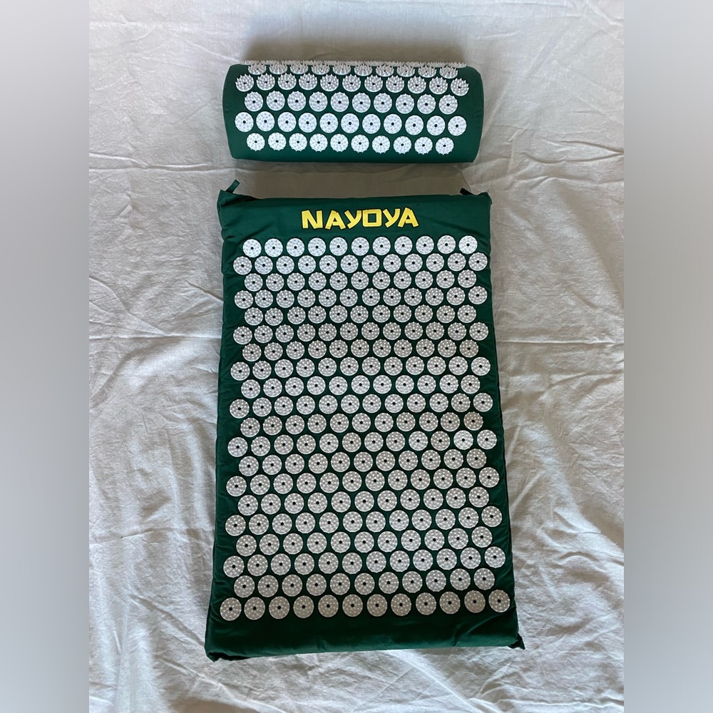 Nayoya pressure point relief mat and neck pillow